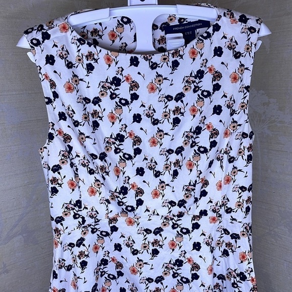 French Connection White Floral Fit and Flare
Dress Size 4 - Picture 3 of 9